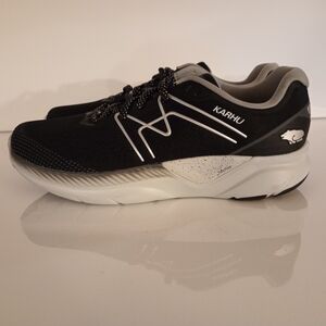 Karhu Men's Black Athletic Running Shoes with White Midsole